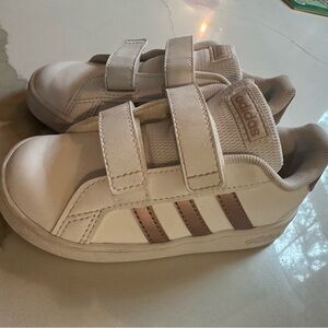 Adidas toddler girl Grand Court rose gold running athletic sneakers